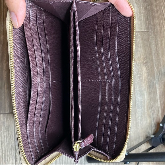 Gently used coach wallet 💯 authentic - Picture 6 of 9